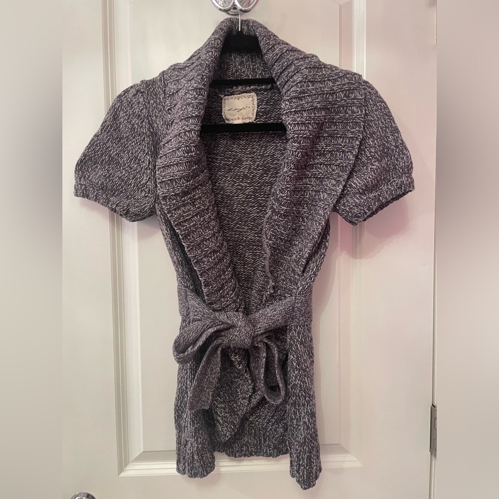 Short sleeve sweater